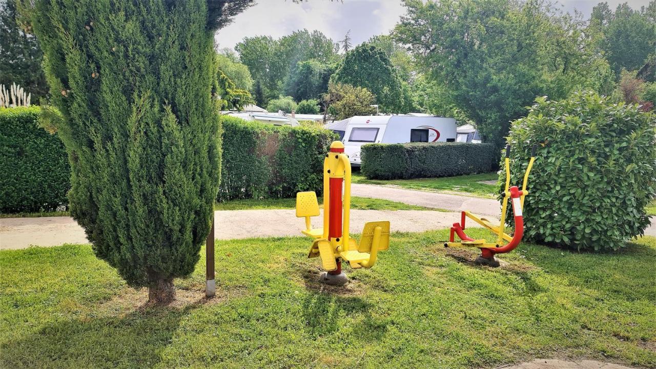 Camping Paris Beau Village Villiers-sur-Orge Esterno foto